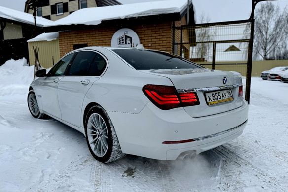 Аренда автомобиля BMW 7 в Ижевск