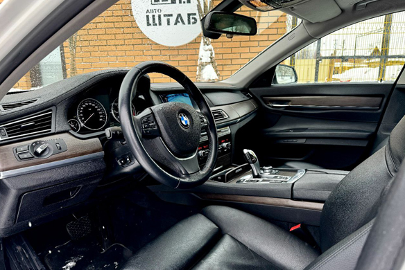 Аренда автомобиля BMW 7 в Ижевск